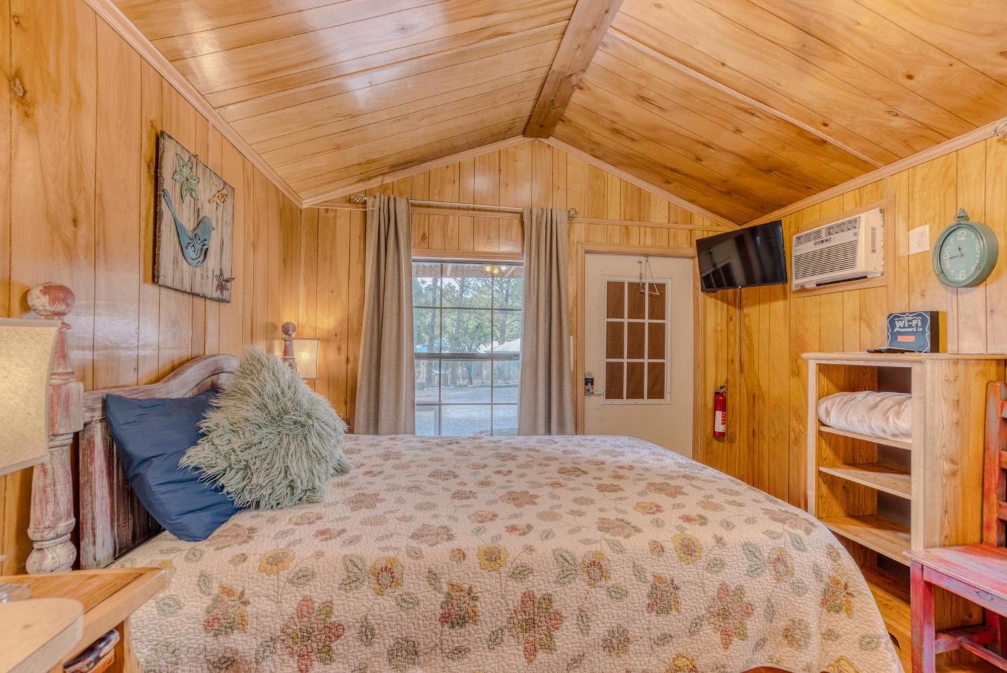 Enchanted Hideaway Cabins And Cottages Руидозо Экстерьер фото