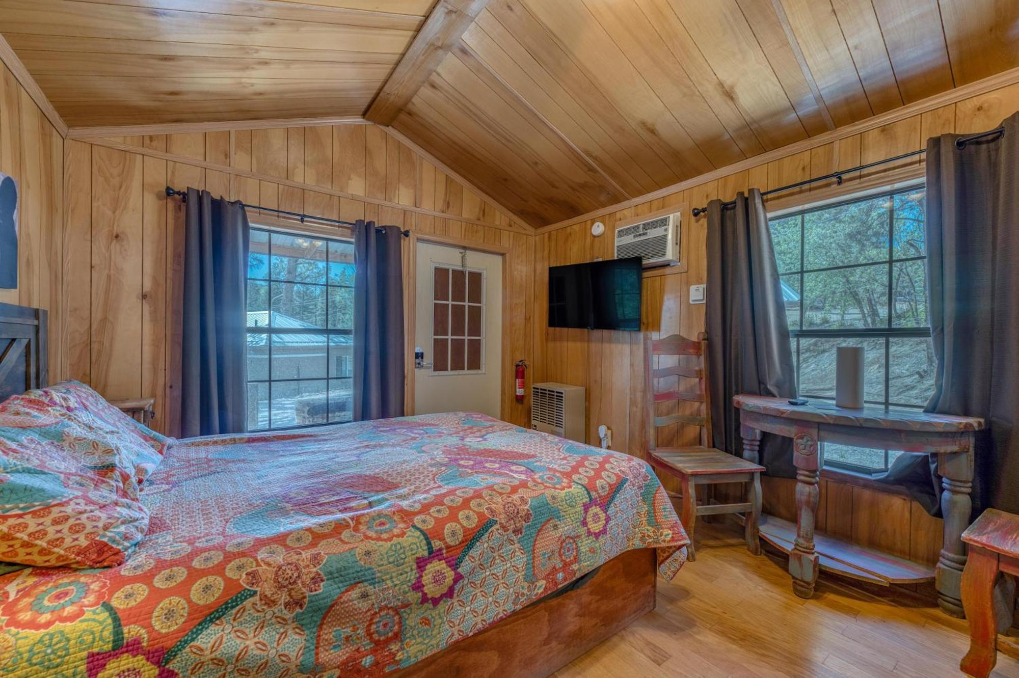 Enchanted Hideaway Cabins And Cottages Руидозо Экстерьер фото